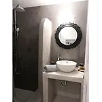 Апарт-отель Overhill Адамас