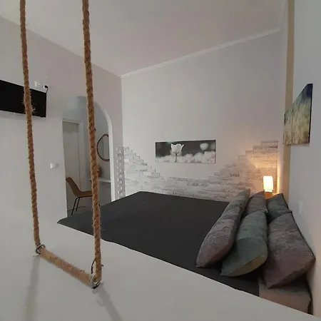 Overhill Adamantas (Milos)