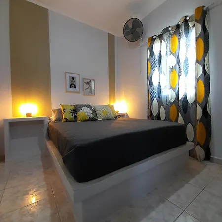 Apart Otel Overhill Adamantas (Milos)