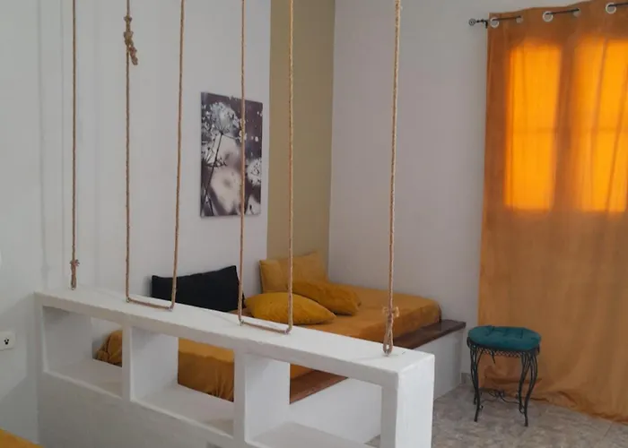 Overhill Adamantas (Milos)