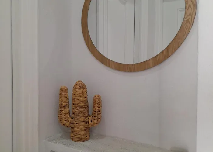 Overhill Apart Otel Adamantas (Milos)