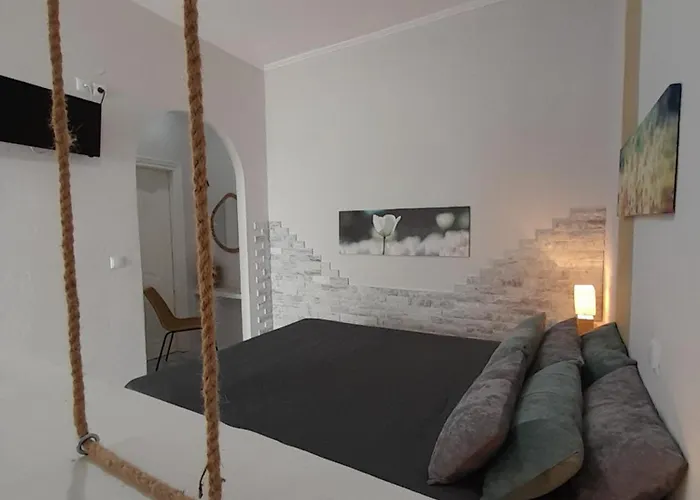 Overhill Adamantas (Milos)