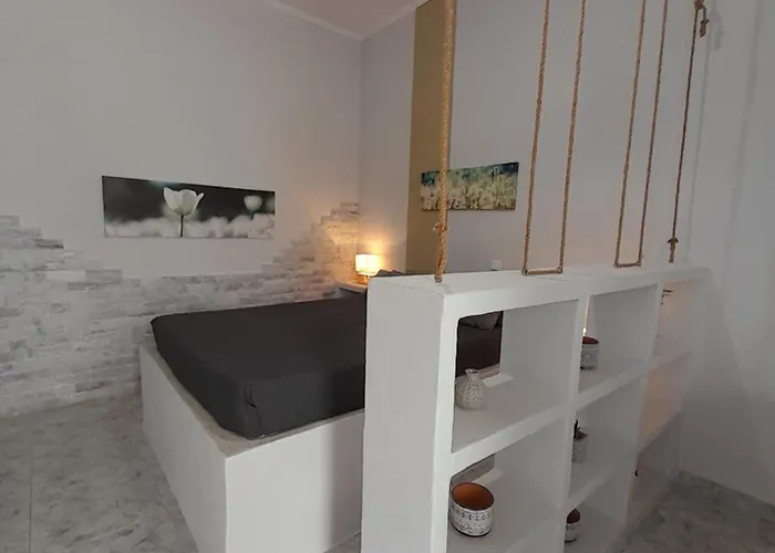 Overhill Adamantas (Milos)