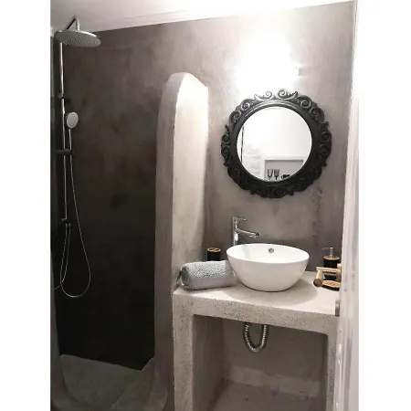 Apartahotel Overhill Adamantas (Milos)