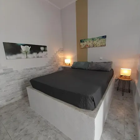 Apartahotel Overhill Adamantas (Milos)